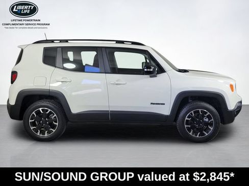 Used 2023 Jeep Renegade Latitude w/ Sun/Sound Group AWD/4WD image 2