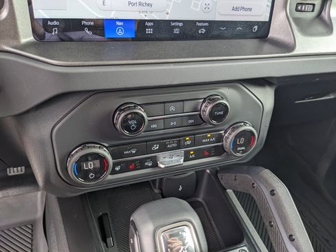 Used 2025 Ford Bronco Badlands image 25