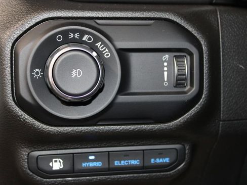 Used 2023 Jeep Wrangler Unlimited Sahara w/ Cold Weather Group AWD/4WD image 33