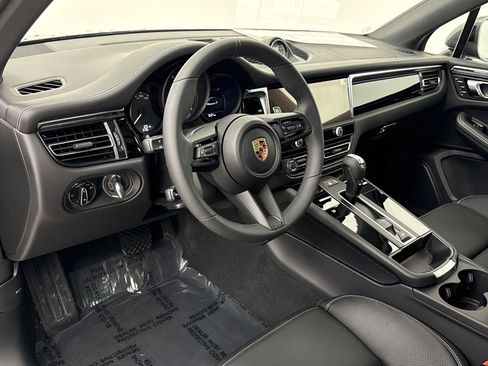 Used 2025 Porsche Macan Turbo image 4
