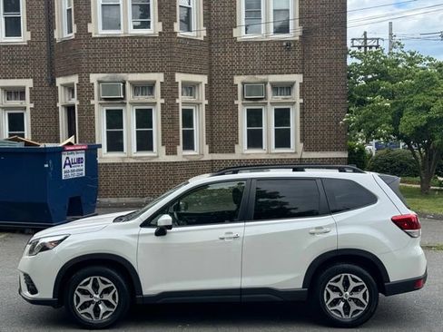 Used 2024 Subaru Forester Premium AWD/4WD image 8