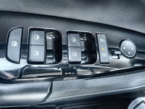 Used 2023 Kia Sportage EX image 18