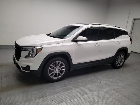 Used 2022 GMC Terrain SLT w/ Infotainment Package II AWD/4WD image 2