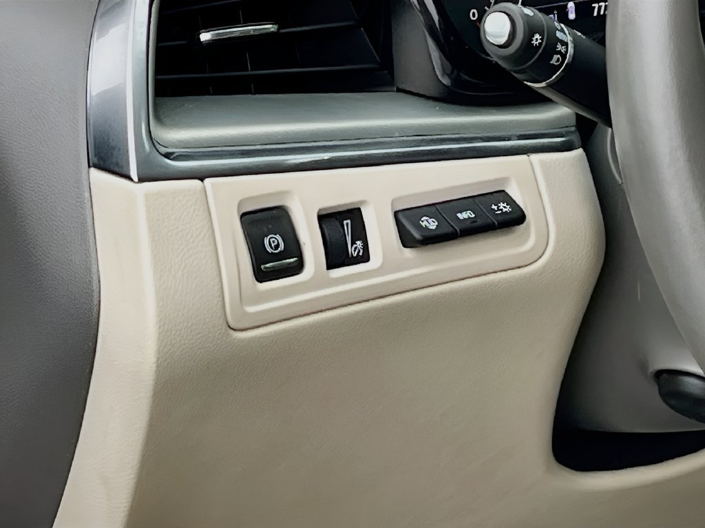 Used 2023 Cadillac XT5 Premium Luxury w/ Technology Package FWD image 10