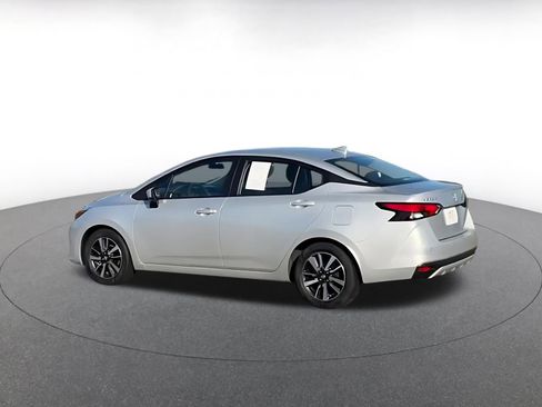 Used 2025 Nissan Versa SV image 9