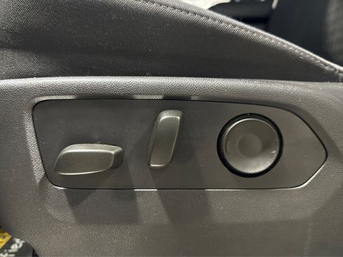 Used 2024 GMC Sierra 2500 SLE w/ SLE Convenience Package image 19