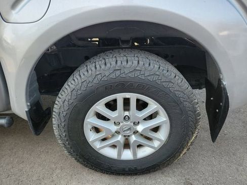 Used 2019 Nissan Frontier SV image 8