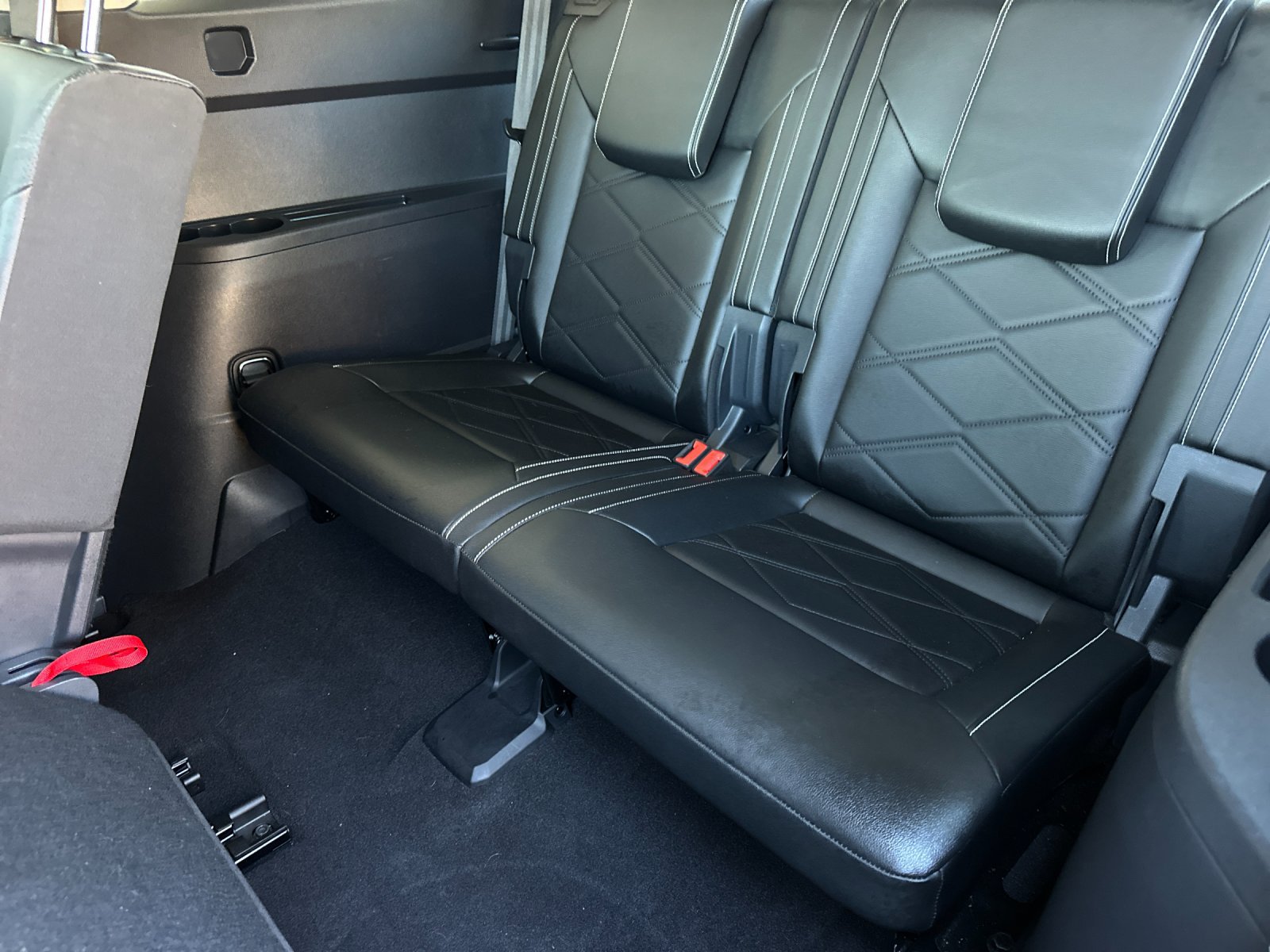 Used 2025 Volkswagen Atlas SE AWD/4WD image 14