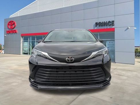 New 2026 Toyota Sienna XLE FWD image 9