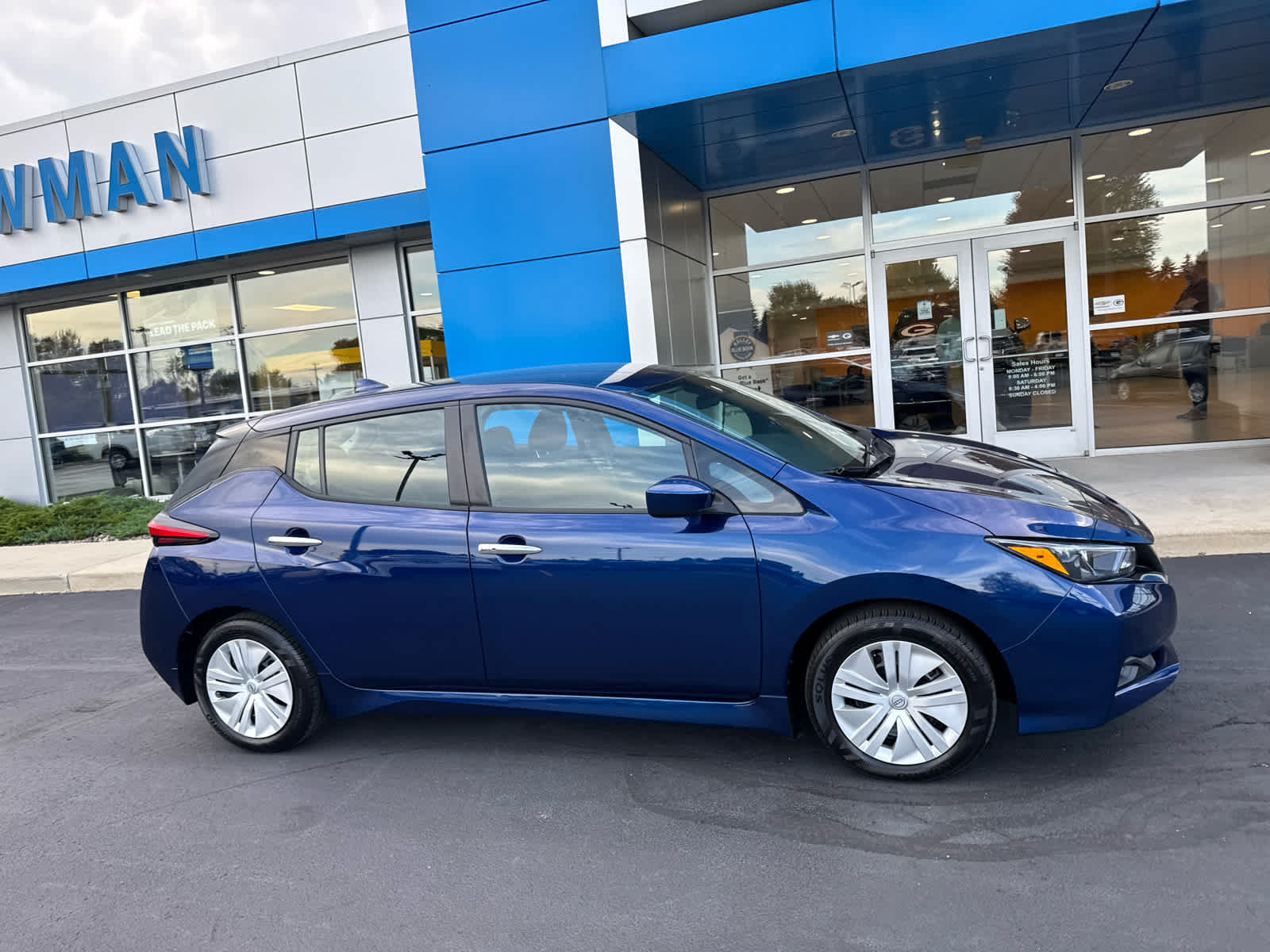 Used 2025 Nissan Leaf S FWD image 2
