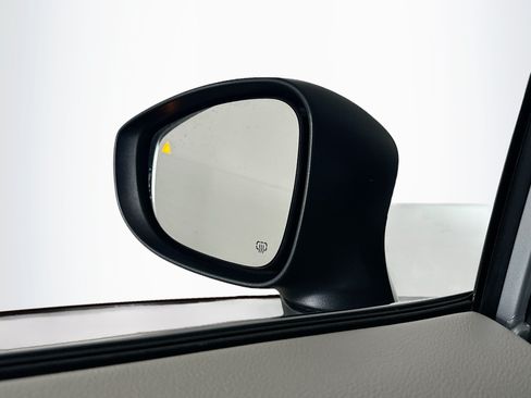 Used 2023 Chrysler Pacifica Touring-L FWD image 15