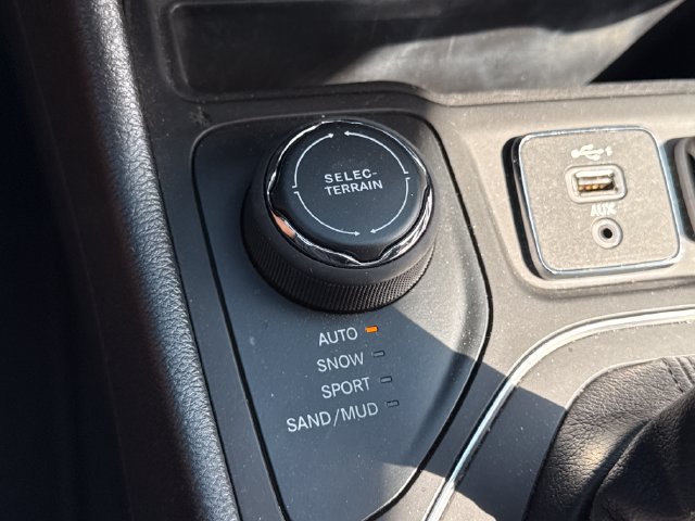 Used 2020 Jeep Cherokee Latitude Plus AWD/4WD image 33