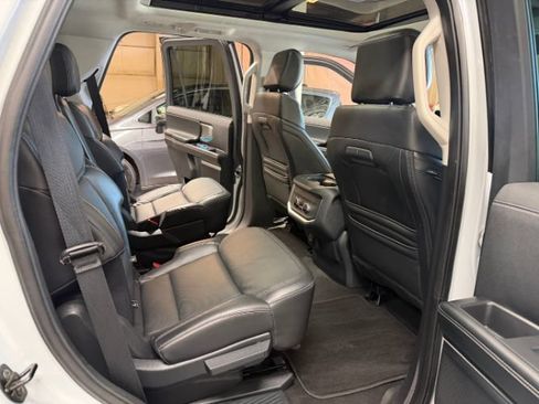 Used 2025 Ford Expedition Platinum AWD/4WD image 20