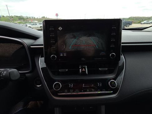 Used 2022 Toyota Corolla Cross XLE w/ Convenience Package image 11