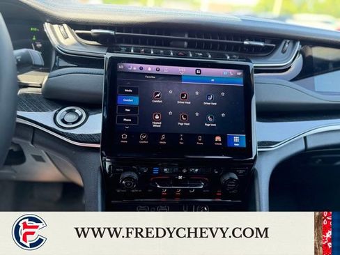 Used 2024 Jeep Grand Cherokee Trailhawk AWD/4WD image 10