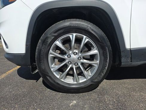 Used 2019 Jeep Cherokee Latitude Plus AWD/4WD image 19