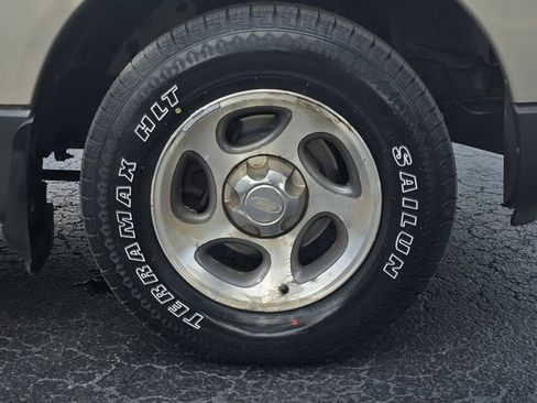 Used 2005 Ford Explorer Sport Trac XLS AWD/4WD image 33