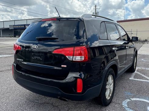 Used 2014 Kia Sorento LX image 3