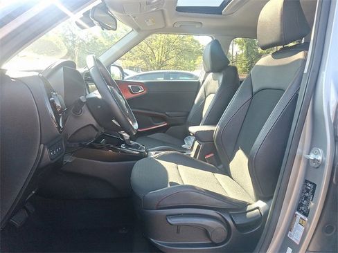 Used 2023 Kia Soul GT-Line image 12
