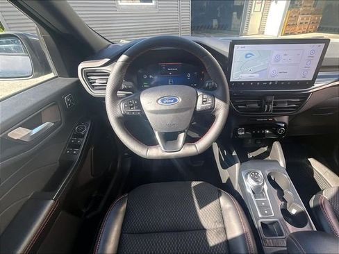 Used 2023 Ford Escape ST-Line Select w/ Tech Pack #2 AWD/4WD image 5