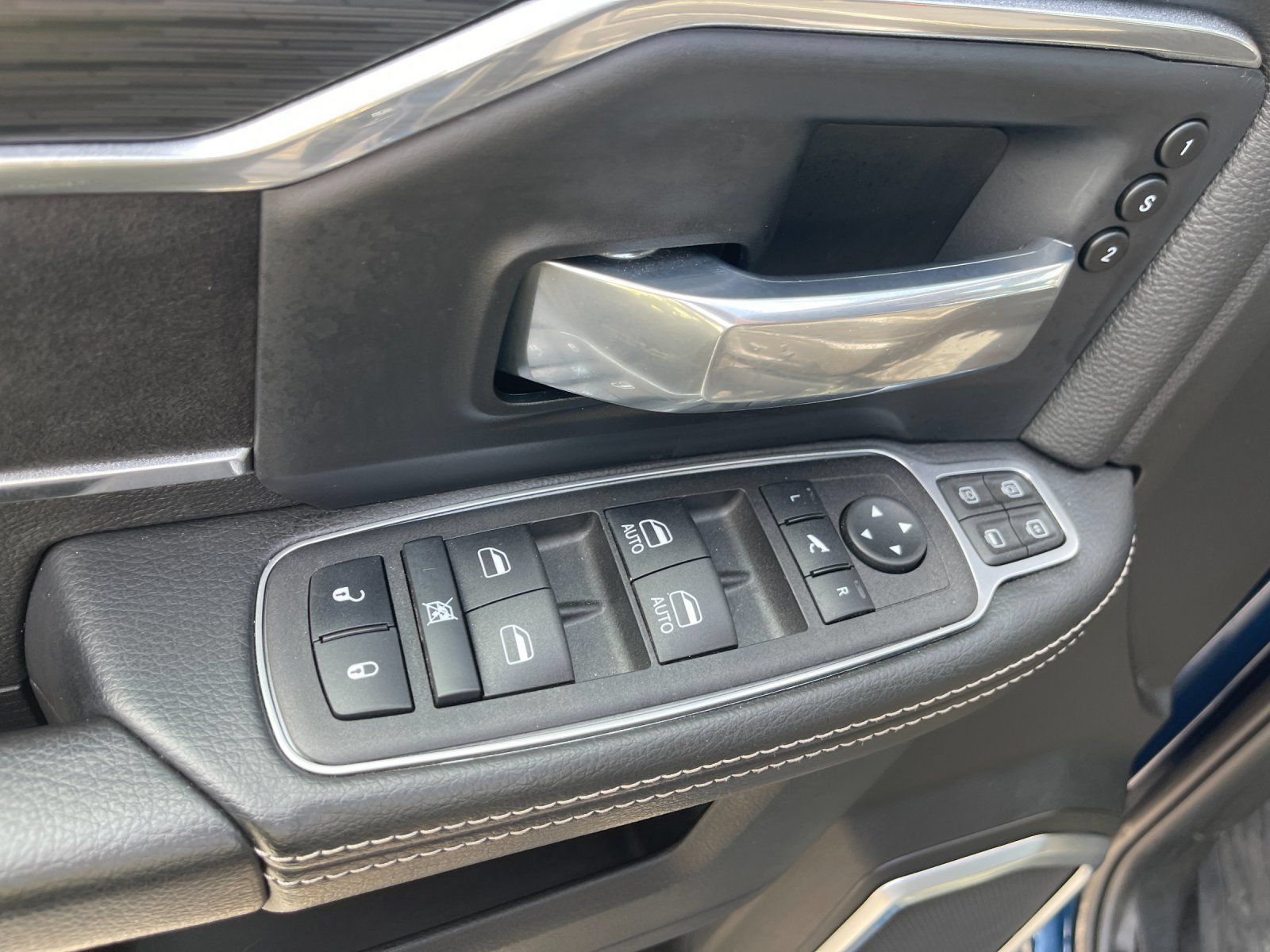 Used 2023 RAM 3500 Laramie w/ Night Edition AWD/4WD image 12