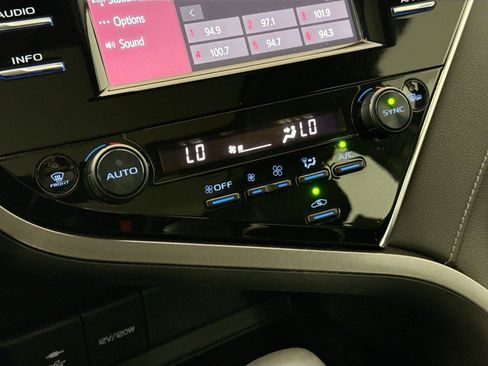 Used 2018 Toyota Camry XSE FWD image 25