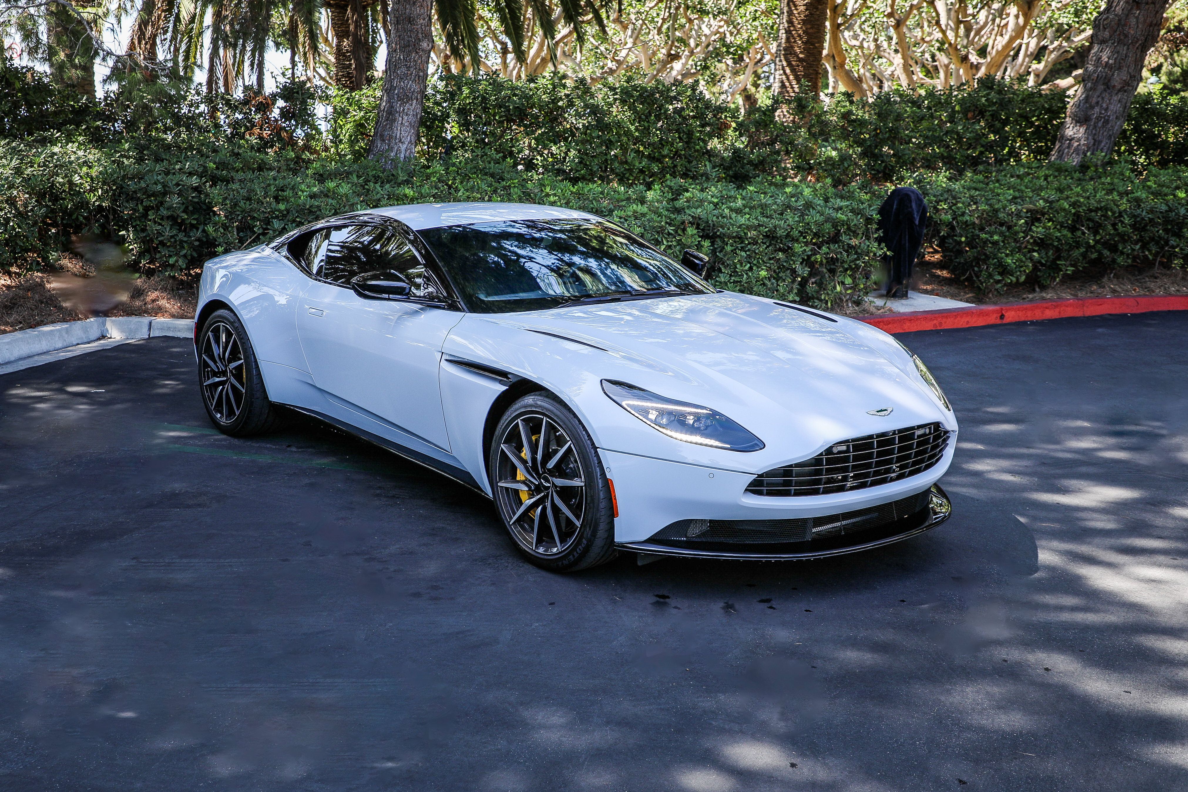 Used 2022 Aston Martin DB11 Coupe RWD image 1