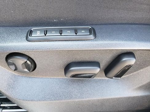 Used 2024 Volkswagen Atlas Cross Sport SEL image 19