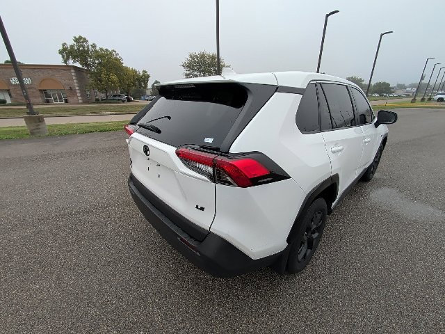 Used 2024 Toyota RAV4 LE FWD image 5