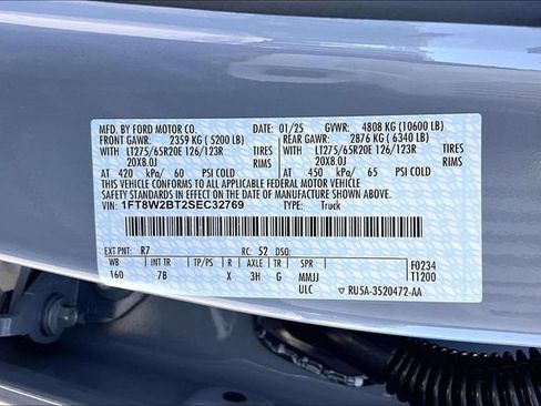 Used 2025 Ford F250 Platinum w/ FX4 Off-Road Package image 6