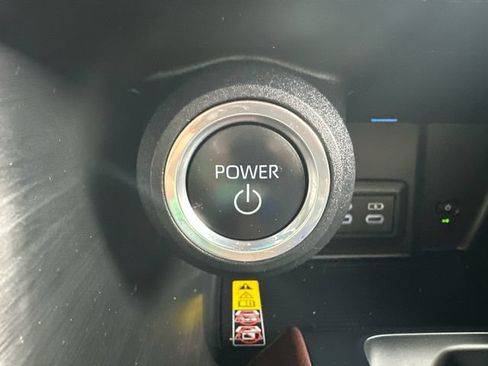 Used 2023 Toyota Venza XLE AWD/4WD image 38