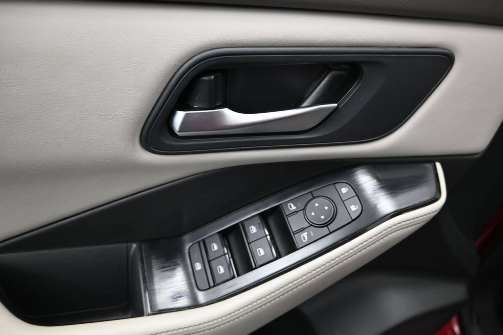 Used 2025 Nissan Rogue SV AWD/4WD image 19