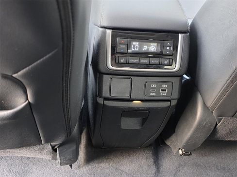 Used 2024 Subaru Ascent Limited w/ Technology Package image 12