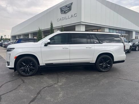 Used 2024 Cadillac Escalade ESV Sport Platinum AWD/4WD image 2