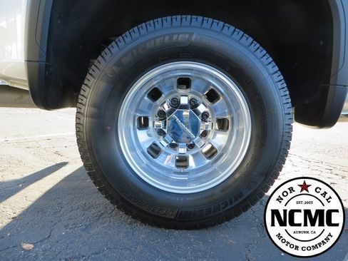 Used 2024 GMC Sierra 3500 Denali Ultimate image 11