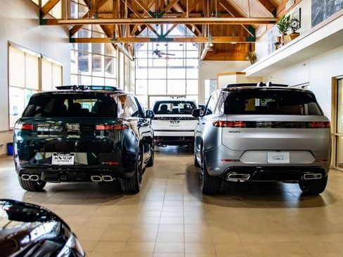 New 2026 Land Rover Range Rover Velar Dynamic SE image 30