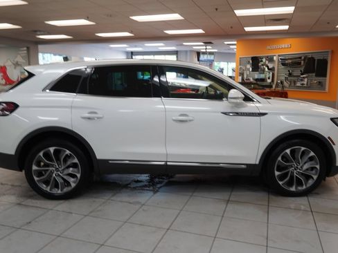 Used 2022 Lincoln Nautilus Reserve AWD/4WD image 16