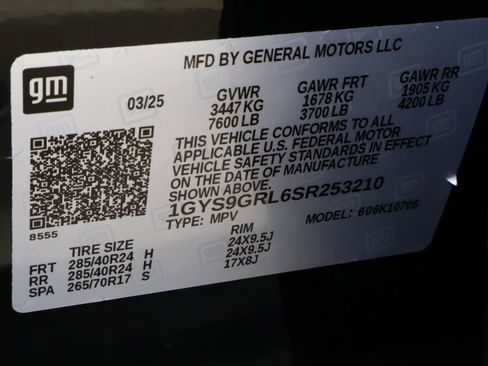 Used 2025 Cadillac Escalade Sport Platinum w/ LPO, Floor Liner Package AWD/4WD image 33