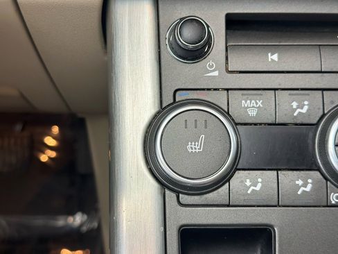 Used 2013 Land Rover Range Rover Evoque Pure w/ Climate Comfort Pkg image 25