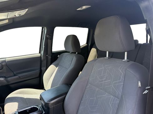 Used 2018 Toyota Tacoma TRD Sport w/ Technology Package RWD image 10