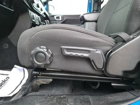 Used 2023 Jeep Gladiator Willys image 16