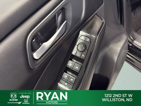 Used 2025 Nissan Rogue SV AWD/4WD image 35
