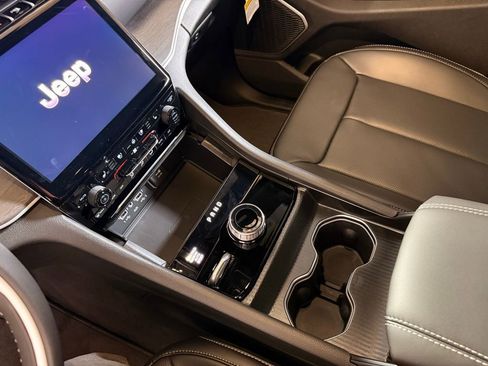 New 2025 Jeep Grand Cherokee L Limited w/ Luxury Tech Group II AWD/4WD image 26