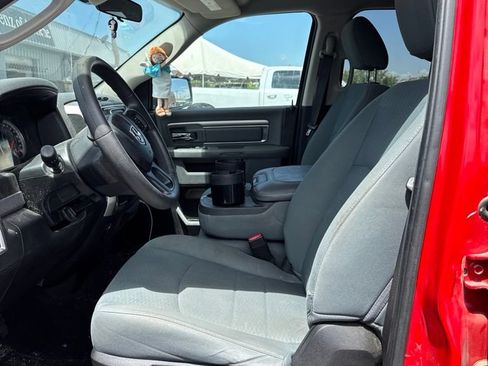 Used 2019 RAM 1500 Classic SLT RWD image 2