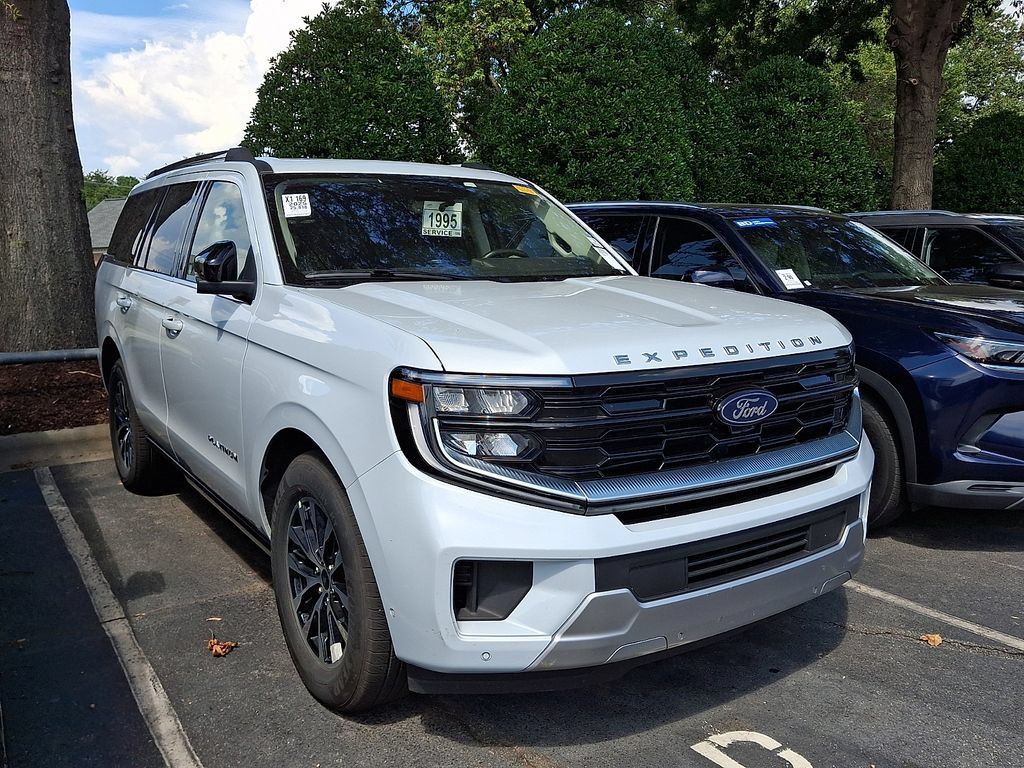 Used 2025 Ford Expedition Platinum AWD/4WD image 2
