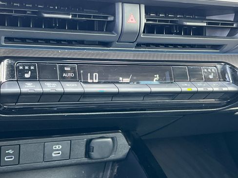 Certified 2023 Toyota Prius XLE AWD/4WD image 20