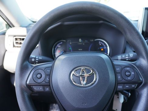 Used 2024 Toyota RAV4 LE AWD/4WD image 22