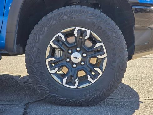 Used 2023 Chevrolet Silverado 1500 ZR2 w/ Technology Package AWD/4WD image 9