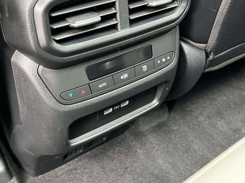 Used 2023 Honda Pilot Touring image 37