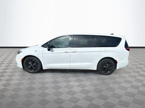 Used 2024 Chrysler Pacifica Limited FWD image 36